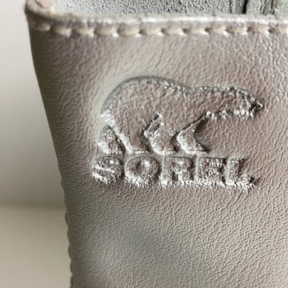 Sorel Disney Joan of Arctic Frozen Silver Metallic Waterproof Boots Kids 3 Elsa